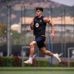 Marc Bernal entrenando con el FC Barcelona antes de la final de la Supercopa ante el Real Madrid.
