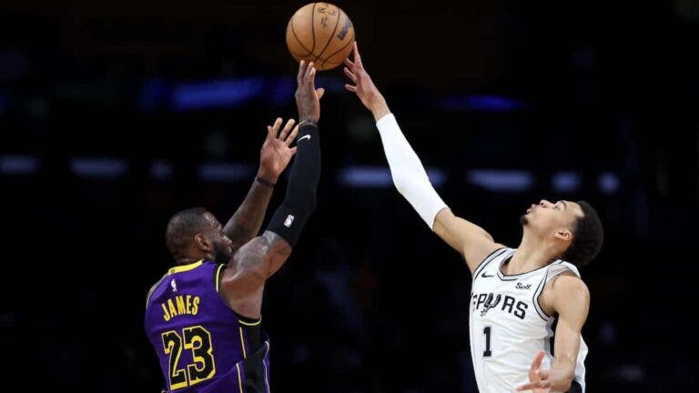 LeBron James y Wembanyama