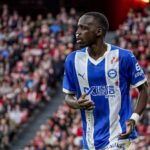 Moussa Diarra y Mariano Díaz durante un entrenamiento del Deportivo Alavés antes de ser apartados por Eduardo Coudet.