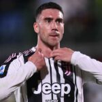 Dusan Vlahovic celebrando un gol con la Juventus, objetivo del FC Barcelona para sustituir a Lewandowski.