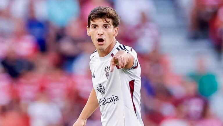 Riki Rodríguez, nuevo mediocentro del Deportivo de La Coruña, durante un partido con el Albacete.