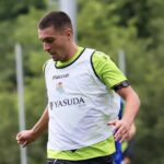 Jon Karrikaburu durante un entrenamiento con la Real Sociedad, en medio de negociaciones para su salida en enero de 2026