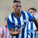 Mariano Díaz delantero del Deportivo Alavés en el momento en que falla la ocasión clara para hacer el 1-3 ante el Valencia CF en Mestalla que hubiera cerrado el partido antes de la remontada valencianista