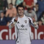 Jon Morcillo durante un partido, pretendido por el UD Almería con opción de recompra o cláusula del Athletic de Bilbao.