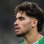 Primer plano del futbolista Ez Abde durante un encuentro deportivo.