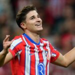 Julián Álvarez durante un partido con el Atlético de Madrid en medio de rumores de interés del Bayern