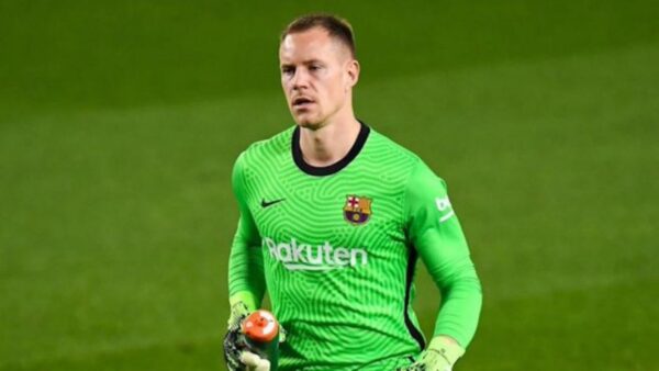 Marc André Ter Stegen, portero de Barcelona con su indumentaria de color verde fluorescente