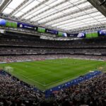 Grada del Santiago Bernabéu mostrando descontento durante la alineación del Real Madrid.