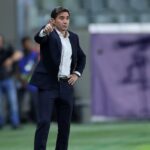 Marcelino García Toral dando instrucciones desde la banda durante un partido del Villarreal CF.