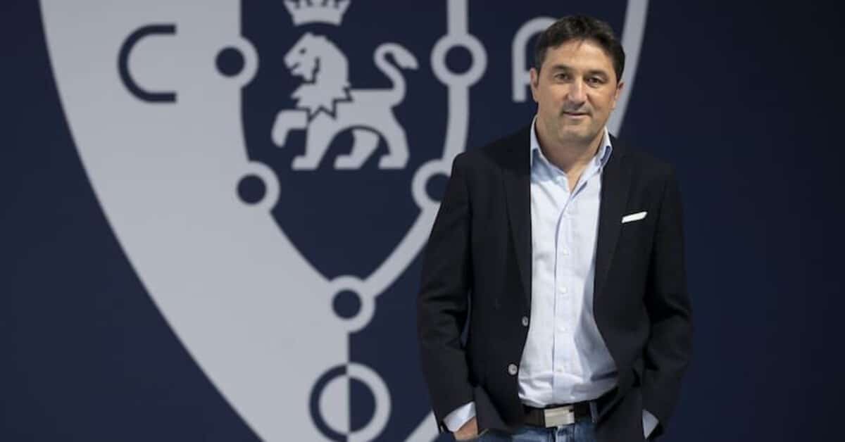 Braulio Vázquez y la dirección deportiva de Osasuna planificando los fichajes de invierno.