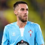 Óscar Mingueza durante un entrenamiento en la Ciudad Deportiva Afouteza con gesto pensativo.