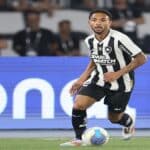 Vitinho, lateral derecho del Botafogo y la selección de Brasil, vinculado con el Atlético de Madrid
