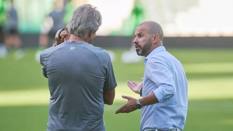 Manu Fajardo y Manuel Pellegrini planificando los fichajes de invierno del Real Betis.