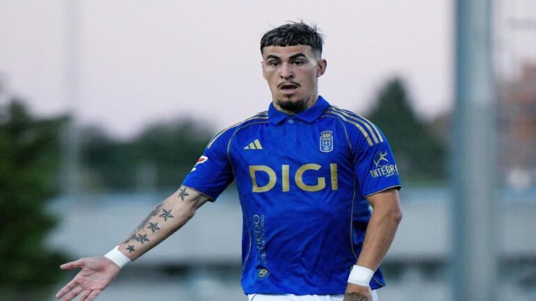 Brandon Dominguès, extremo del Real Oviedo, durante su etapa en el club antes de su cesión al Górnik Zabrze