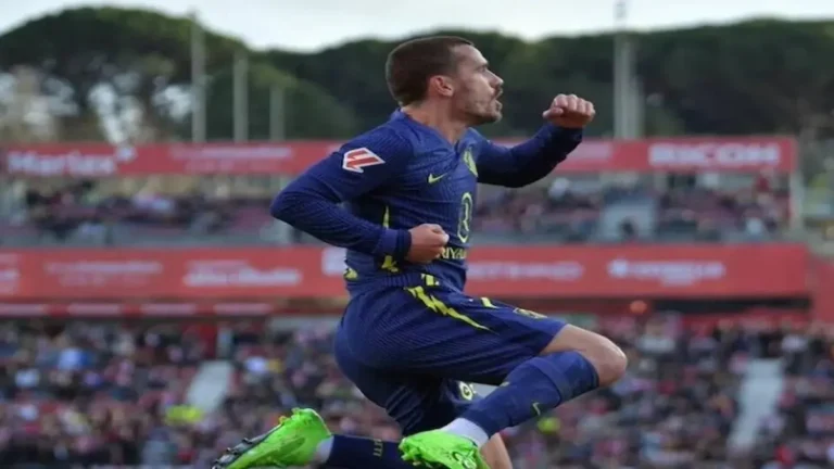 Antoine Griezmann celebrando un gol con el Atlético de Madrid tras salir desde el banquillo.