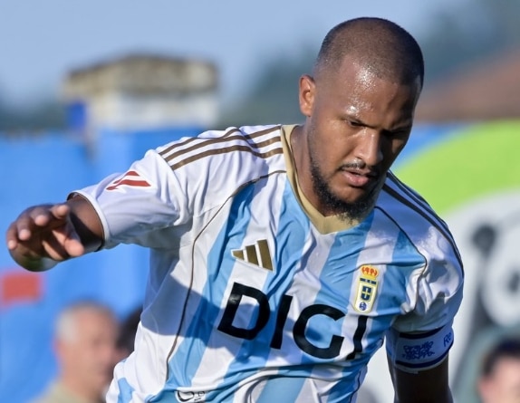 Salomón Rondón con la camiseta del Real Oviedo durante un partido de LaLiga