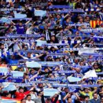 fición del RCD Espanyol con bengalas y bufandas en el recibimiento masivo 'Camino a la gloria' previo al derbi