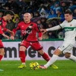 Héctor Fort celebrando su gol con el Elche CF ante el Rayo Vallecano en el Martínez Valero