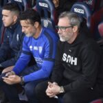 Iker Kortajarena con el brazalete de capitán de la SD Huesca en El Alcoraz.