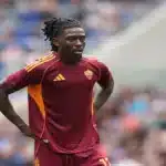 Manu Koné con la camiseta de la AS Roma, disputado por el Atlético de Madrid y el PSG en el mercado de enero 2026.