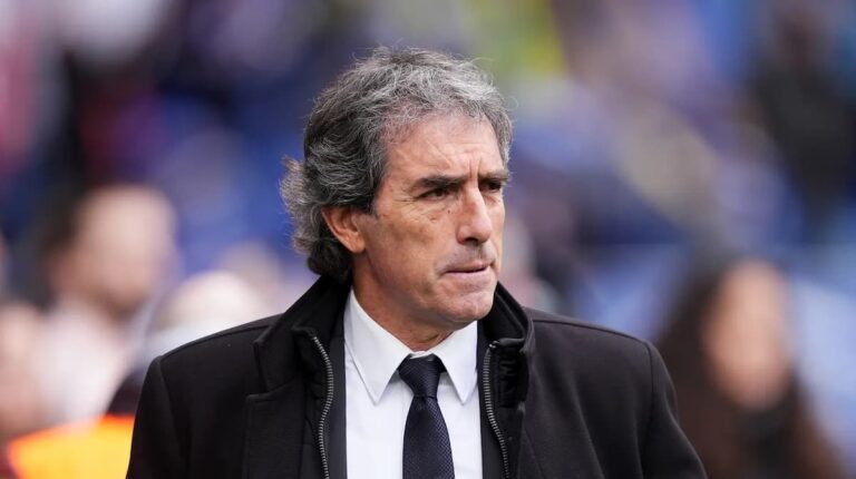 Guillermo Almada, nuevo entrenador del Real Oviedo, durante su debut ante el RC Celta en el Carlos Tartiere.