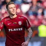 Sadiq Umar, Emmanuel Dennis y Louis Munteanu, los tres delanteros que busca el Valencia CF