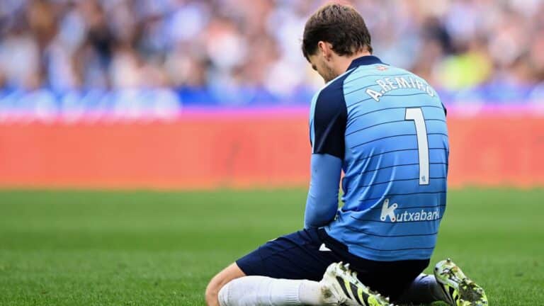 Álex Remiro lamentando un gol encajado con la Real Sociedad ante su caída de valor de mercado