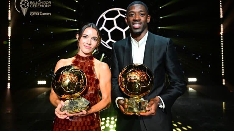 Aitana Bonmatí y Ousmane Dembelé posando con el trofeo The Best de la FIFA 2025 en Doha