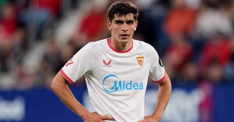 Juanlu Sánchez, lateral del Sevilla FC, pretendido por Napoli, Aston Villa, Real Sociedad y Bayer Leverkusen en el mercado de enero 2026