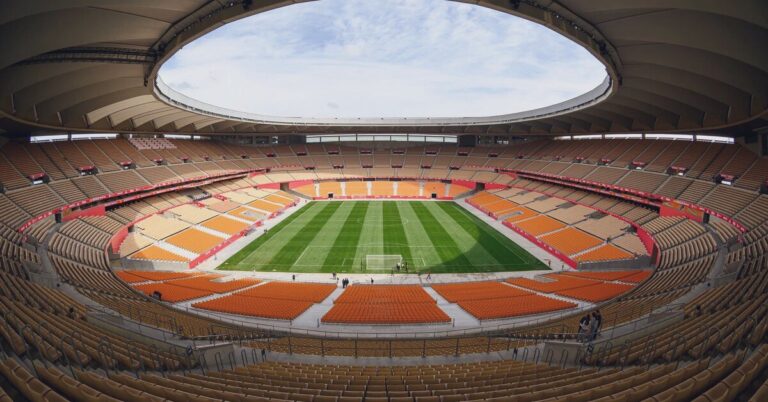 Vista aérea del Estadio de La Cartuja en Sevilla, objeto de inversión millonaria para acoger a Betis y Sevilla FC