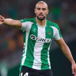 Sofyan Amrabat durante un calentamiento con el Real Betis, implicado en el fichaje de El Karouani