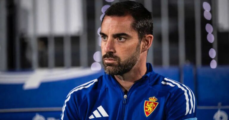 Rubén Sellés en rueda de prensa analizando la situación del Real Zaragoza antes de enfrentarse al Racing de Santander.