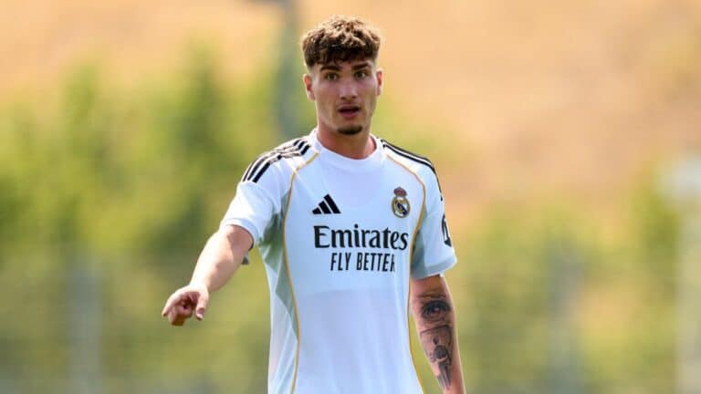 Jorge Cestero, mediocentro del Real Madrid Castilla, durante un partido, a punto de cerrar su cesión al Burgos CF.