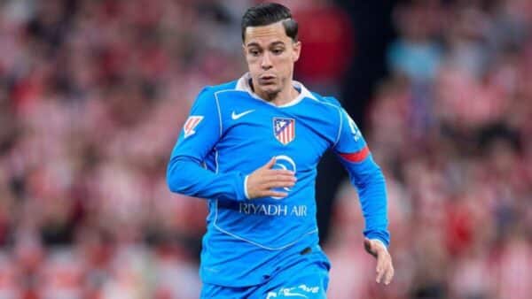 Giacomo Raspadori con la equipación del Atlético de Madrid, pretendido por la AS Roma de Gasperini.