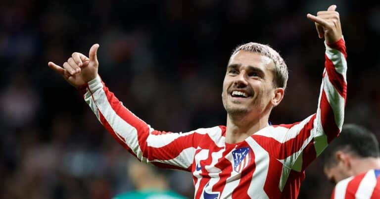 Antoine Griezmann celebrando su gol de falta directa ante el Deportivo en los octavos de la Copa del Rey