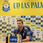 El entrenador de Las Palmas, Luis García, cerró un año impecable en la Hypermotion. Los amarillos permanecen en zona de ascenso y buscan fichajes para soñar con Primera