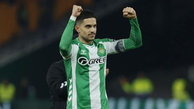 Marc Bartra celebra la goleada ante el Getafe con que el Betis cerró un gran 2025 y sueña con volver a la Selección.