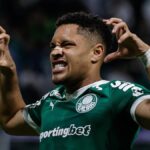 Vitor Roque celebrando un gol con el Palmeiras, pretendido por el Chelsea de la Premier League
