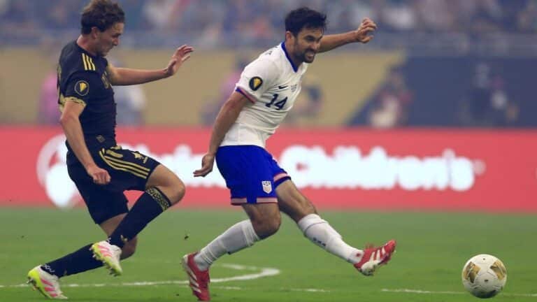 Luca de la Torre jugando para la selección de EE.UU. El mediocampista abandona el Celta y se marcha definitivamente a la MLS.