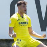 Álex Forés, delantero del Villarreal, celebrando un gol antes de su posible fichaje por el Córdoba CF