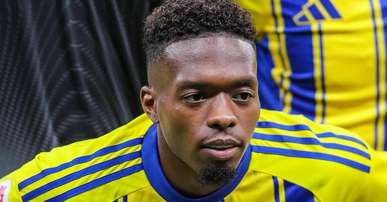 Álvaro Djaló con la camiseta del Athletic Club antes de su cesión al Al Gharafa de Qatar, donde espera para regresar al equipo de Ibaigane en verano