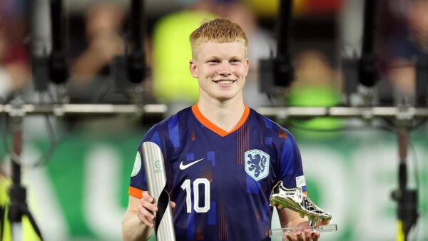 Kees Smit, centrocampista del AZ Alkmaar, pretendido por Mateu Alemany para el Atlético de Madrid