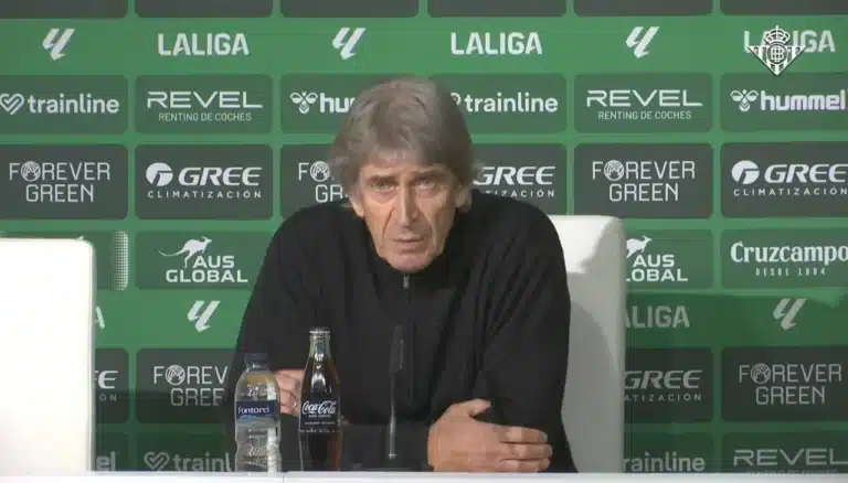 Manuel Pellegrini, entrenador del Real Betis, analizando el mercado de fichajes de enero y las lesiones de su plantilla.