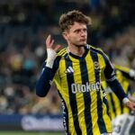 Sebastian Szymanski celebrando un gol con el Fenerbahçe, objetivo del Real Betis para el mercado de enero.