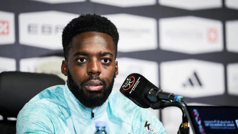 Iñaki Williams, capitán del Athletic Club, durante una comparecencia ante los medios.
