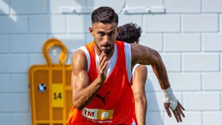 José Copete durante un entrenamiento con el Valencia CF en la Ciudad Deportiva de Paterna.