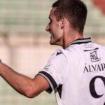 Álvaro García celebrando un gol con el Mérida, pretendido por el Sporting de Gijón en el mercado de invierno.
