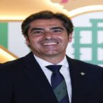 Ángel Haro, presidente del Real Betis, sonriendo durante una rueda de prensa