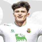 Manex Lozano cabeceando el balón para marcar su primer gol con el Racing de Santander ante el Real Zaragoza