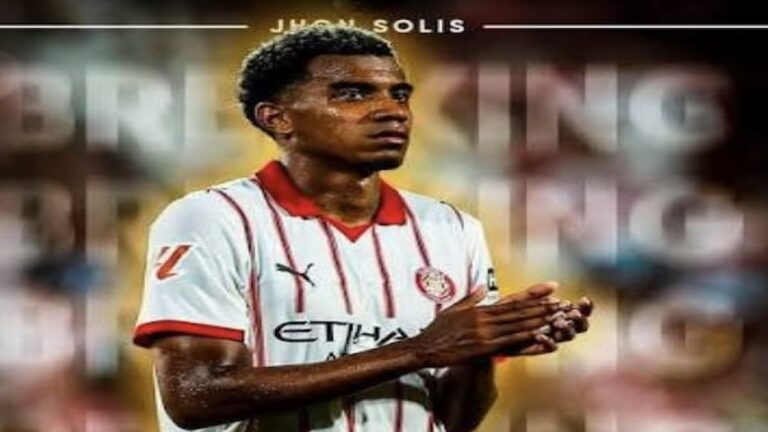 Jhon Solís con la camiseta del Girona FC antes de su traspaso al Birmingham City en enero de 2026.